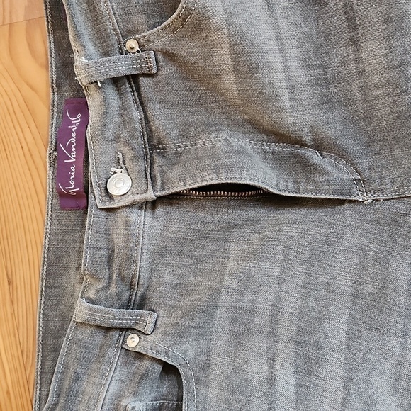 COPY - Gloria Vanderbilt jeans - Picture 2 of 9